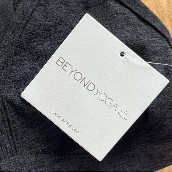 Beyond Yoga
Spacedye Lift Your Spirits Bra - Darkest Night - Picture 10 of 12